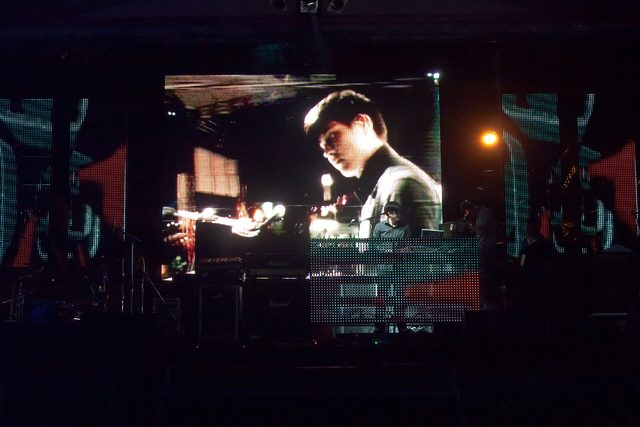 dj on stage festival