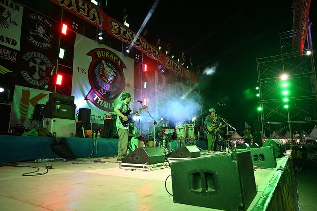 stage lights beams concert